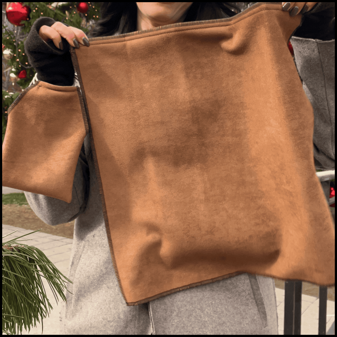 Sinnamon Suede Seatsquare - Luxurious Portable Seat Cover & Carry Bag